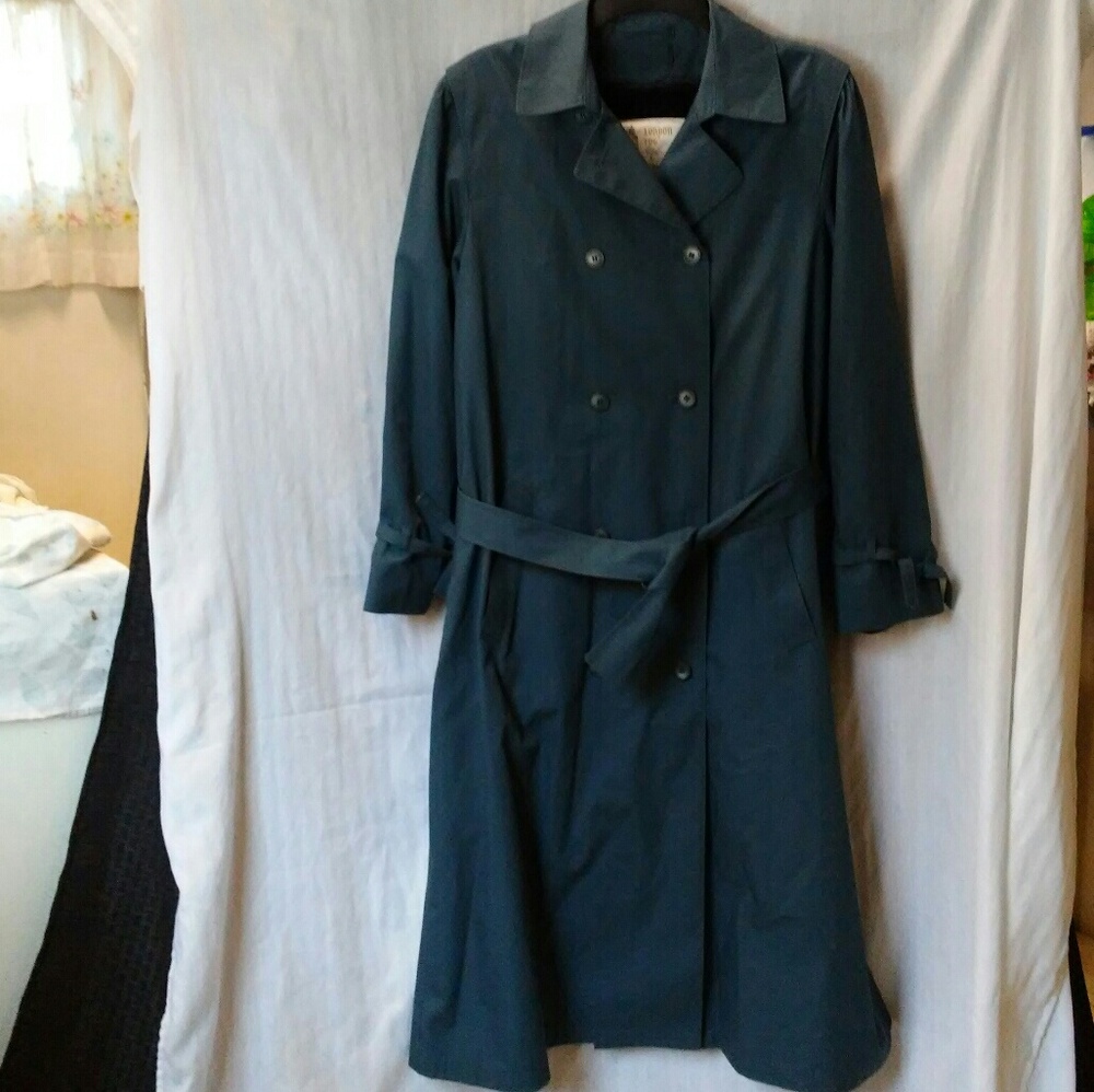 Vintage London fog trench coat. Size 12 regular